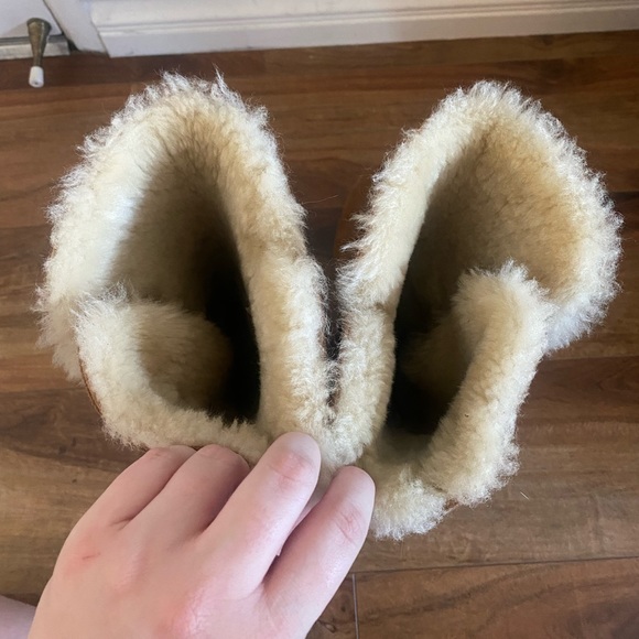 Ugg Bailey Button Triplet Il Chestnut Women's
Tall Boots
Size 9 - Picture 5 of 9